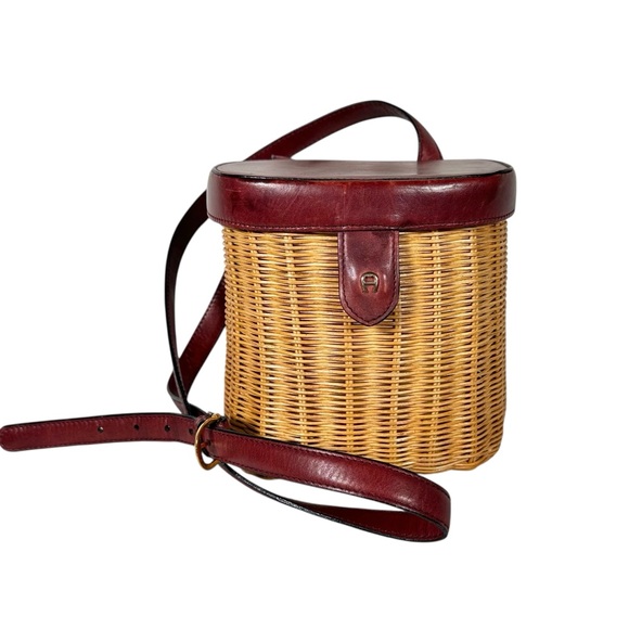 VINTAGE 70’s Wicker Rattan Basket Crossbody Purse - Picture 1 of 14